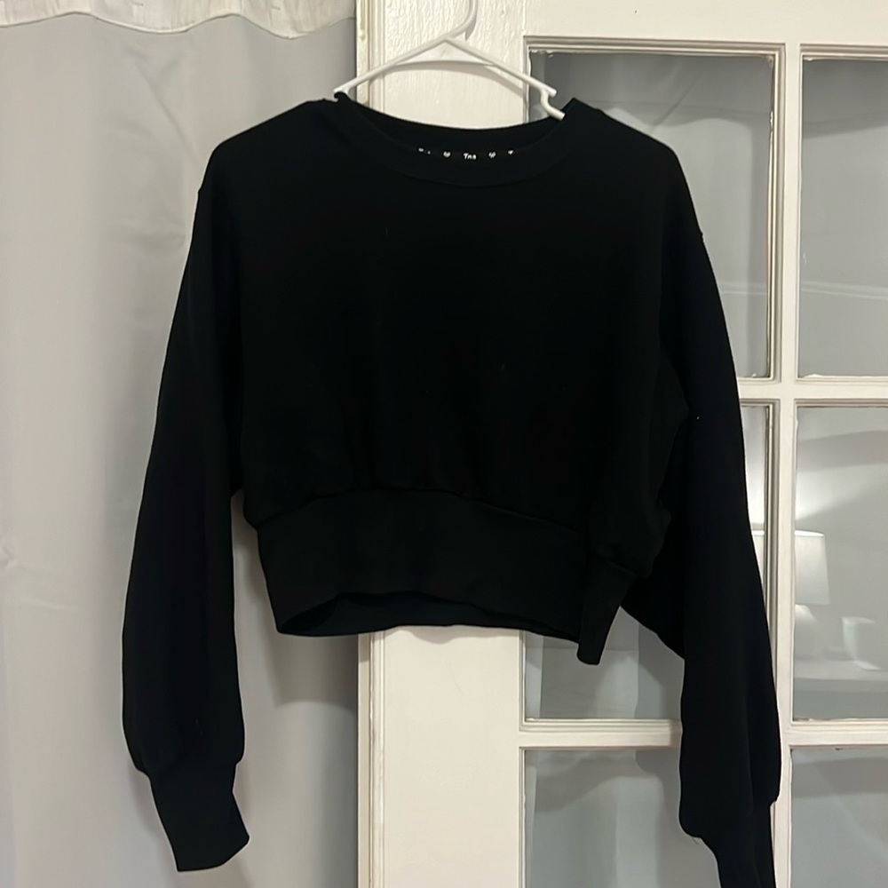 Aritzia cropped sweatshirt